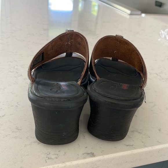 Skechers Black & bronze slip on sandals with front embellishment - Picture 2 of 6